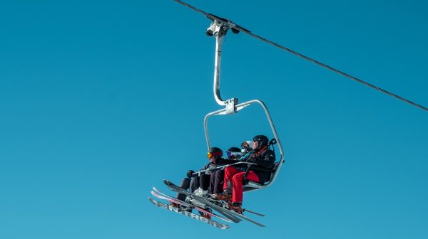 Slechte sneeuw: skivereniging waarschuwt wintersporters voor ongelukken (én geeft tips)