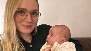 Thumbnail voor Nesteldrang wordt zwangere Kim bijna fataal: 'Het krukje gleed onder mij vandaan'