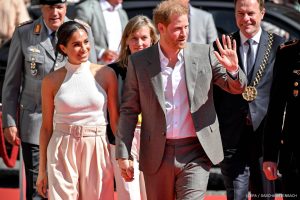 Thumbnail voor Kleindochter Nelson Mandela boos op Harry en Meghan vanwege quotes in docu: 'Kwetst me enorm'