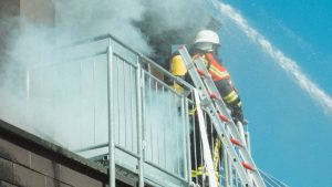 Thumbnail voor Jeffrey redt oude buurvrouw uit brandend huis: 'Ik klom over haar balkon'