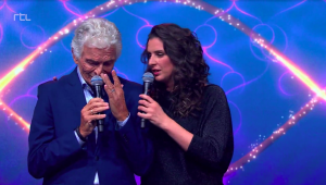 Thumbnail voor Ben Cramer overmand door emoties na duet met dochter Shanna in 'DNA Singers'