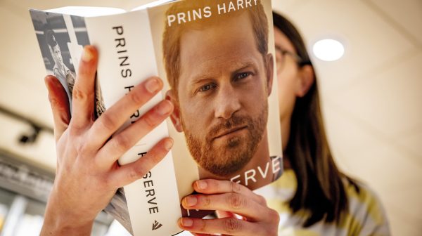 Prins Harry voelt zich ‘verantwoordelijk’ voor neefjes en nichtje