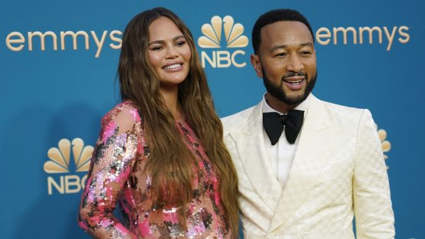 Chrissy Teigen en John Legend verwelkomen dochtertje: 'John huilt elke nacht van vreugde'
