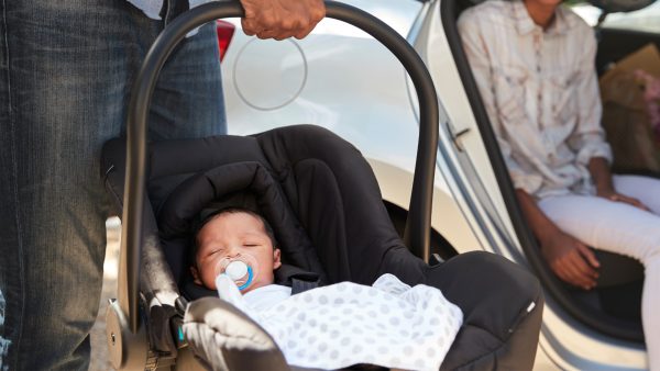 Met deze tip is dat pijnlijke gehannes met een Maxi-Cosi verleden tijd