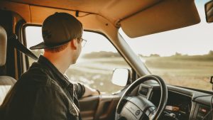 Thumbnail voor Jongen (15) uit Friesland reed in auto van ouders naar school: 'Bus gemist'