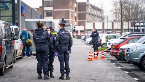 Thumbnail voor Politie verspreidt naam en foto verdachte schietpartij Zwijndrecht: 'Benader hem niet zelf'