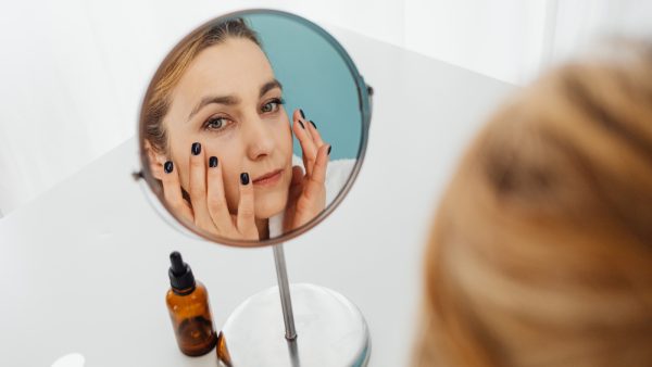 basismake-up De perfecte basismake-up voor een rijpere huid: dit zijn de essentials