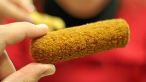 Thumbnail voor Ik maak gehakt(bal) van je: na 'gecremeerde kroket'-zaak is snack als scheldwoord mogelijk populair