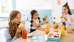 Thumbnail voor Groot deel ouders niet enthousiast over schoollunch kind: 'Bepaal zelf wat mijn kind eet'