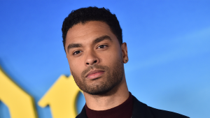 Thumbnail voor De wiskunde bewijst: 'Bridgerton'-ster Regé-Jean Page heeft knapste gezicht van de wereld