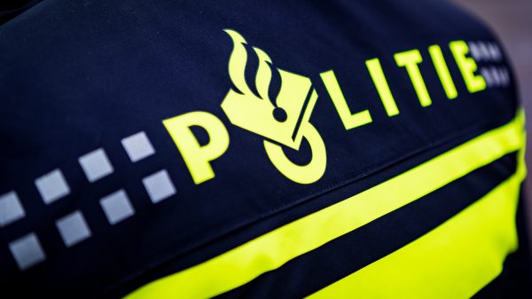 Agent honderden meters meegesleurd na aanhouding automobilist