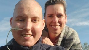 Charon verloor haar zoon Thijs (16): 'Zijn lijfspreuk was: Als je het niet meer trekt dan moet je gaan duwen'