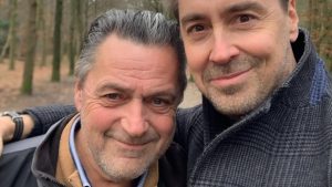 Thumbnail voor Gilbert leefde op de straat, maar heeft nu een huis, baan én vriendin: 'Hij is zachter en liever geworden'