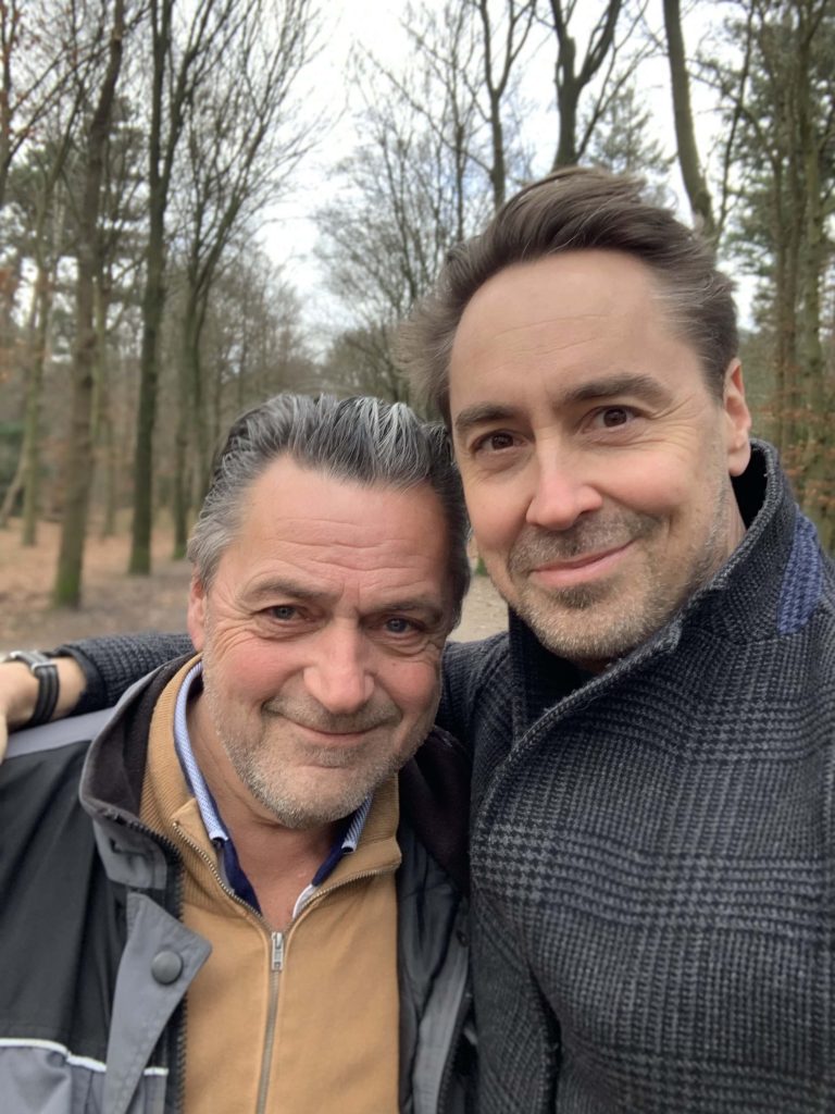 Gilbert leefde op de straat, maar heeft nu een huis, baan en vriendin: 'Hij is veel rustiger geworden'