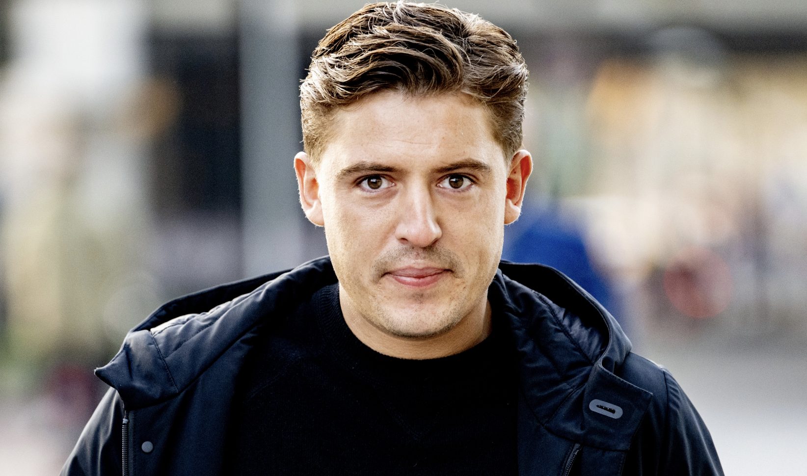 Lil Kleine verbreekt stilte: "Vanuit ‘gevaarlijke cocktail’ in een relatie gestapt"