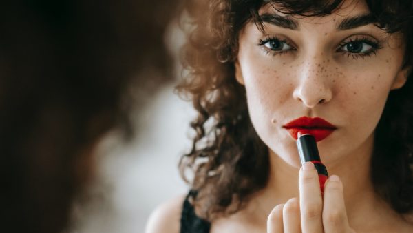 Met deze stappen maak je élke lippenstift transfer- en kissproof