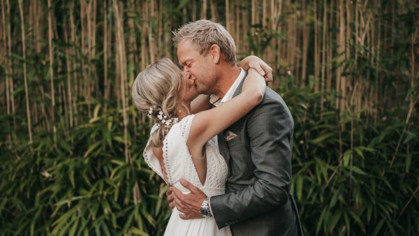 Kijkers 'MAFS' in shock als Martijn vriendinnen vol op de mond kust