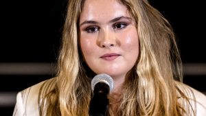 Thumbnail voor Prinses Amalia gaat door moeilijke tijd door bedreigingen: 'Mis normale leven van een student'