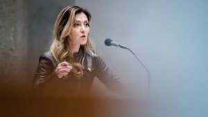 Thumbnail voor Minister Yeşilgöz over projectie op Anne Frank huis: 'Walgelijk, echt walgelijk'