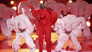 Thumbnail voor Rihanna onthult zwangerschap tweede kindje tijdens halftime show Super Bowl