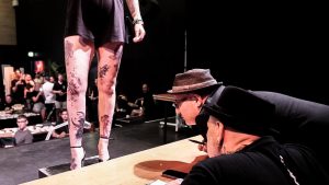 Thumbnail voor Marouschka was levend canvas tijdens tattoo-conventie: 'Constant spiertrekkingen in mijn been'