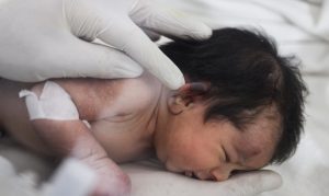 Thumbnail voor Syrische wonderbaby Aya naar veilige plek gebracht uit angst voor ontvoering