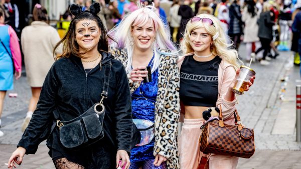 vrouwelijke carnavalsoutfits