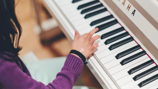 Ontroerend, zo mooi: blinde Lucy (13) speelt zeer complex stuk van Chopin tot in de perfectie
