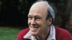 Thumbnail voor Niet 'dik' en 'lelijk' maar 'enorm' en 'beestachtig': taalgebruik aangepast in verhalen Roald Dahl