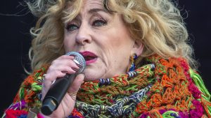 Thumbnail voor Karin Bloemen: 'Ik dacht: stap ik uit het leven of ga ik keihard knokken? Maar ik wilde vol leven'