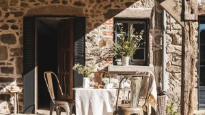 Thumbnail voor Ooh la la: binnenkijken in een prachtig gerenoveerde Franse boerderij van 120 jaar oud