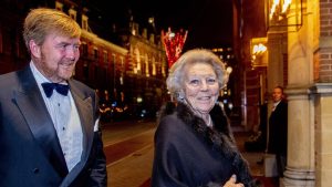Thumbnail voor Koning Willem-Alexander geeft update over prinses Beatrix: 'Het gaat heel goed'