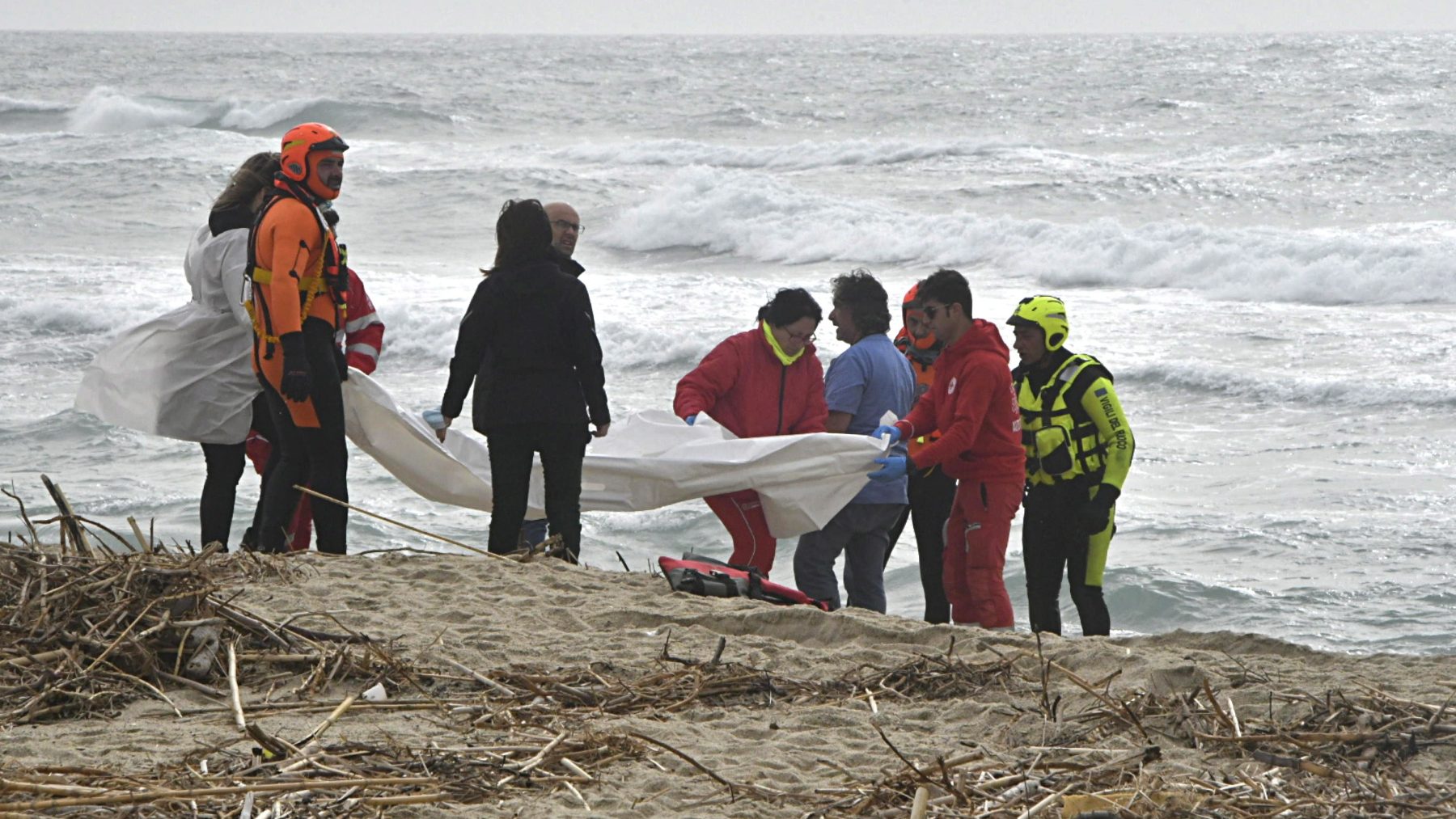 Tientallen omgekomen migranten aan Italiaanse kust gevonden