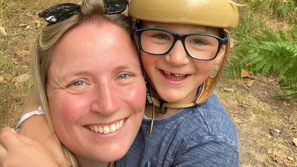 Renee's zoon Seppe (6) heeft een zeldzame progressieve ziekte: 'We lopen constant tegen dichte deuren aan'