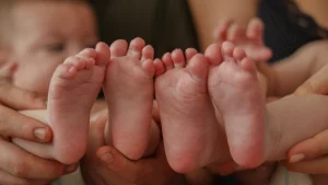 Thumbnail voor Schudden, knijpen en slaan: ouders verdacht van zwaar mishandelen baby's