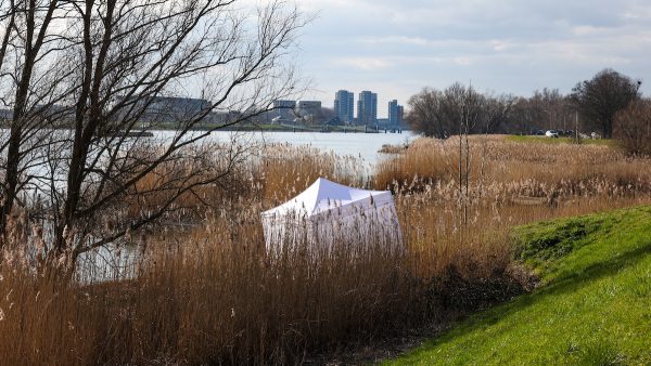 Lichaampje van overleden baby gevonden in rivier de Lek