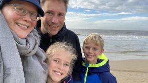 Thumbnail voor Maartje (45) had borstkanker: 'Dat aan mijn kinderen vertellen was erger dan de diagnose zelf'