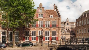 Thumbnail voor Funda-kijkers helemaal onder de indruk van deze Amsterdamse woning: 'Terug in de tijd'