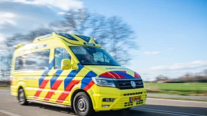 Thumbnail voor Ambulancemedewerker verloor baan door kindermisbruik, wil nu weer werken: 'Straf uitgezeten'