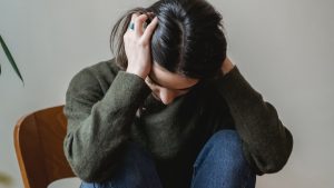 Thumbnail voor Bess (23) kreeg piep in haar oren na het uitgaan: 'Het heeft me depressief gemaakt'