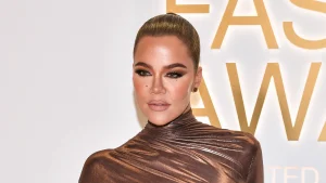 Thumbnail voor Khloé Kardashian deelt voor het eerst het gezicht van haar zoontje in Instagram post