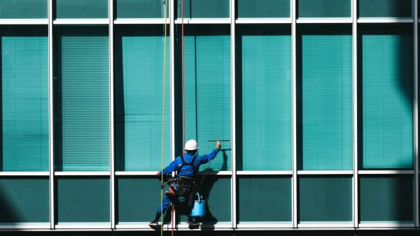 De broer van Saskia viel van 12 meter hoog: 'Mijn moeder en ik moesten hem identificeren'