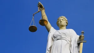 Vrouw klopt vriendin 50.000 euro uit de zakken door te liegen over coma