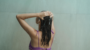 Thumbnail voor Plassen onder de douche: dit is waarom je dat beter niet kunt doen