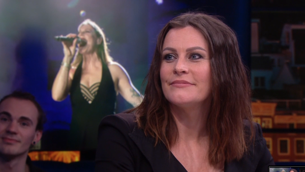 Floor Jansen in ‘BEAU’ over zwangerschap en borstkanker operatie: ‘Binnen drie weken stond ik weer op het podium’