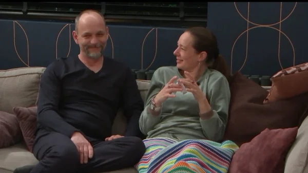 Tiki is wél van de vrije liefde en verboden middelen, haar 'LLDL'-date niet echt: 'Eten doe je thuis'