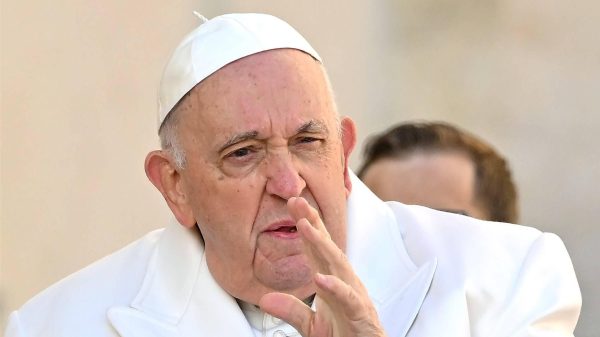 Paus Franciscus in ziekenhuis, media melden hartklachten