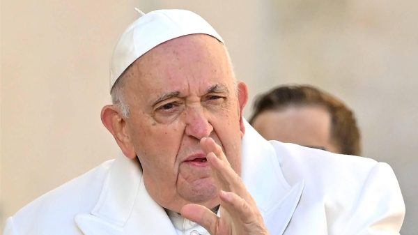 Paus Franciscus in ziekenhuis, media melden hartklachten