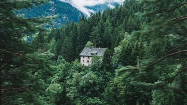 Nederlands gezin leeft geïsoleerd van buitenwereld in Spanje, dochter (24) ontsnapt