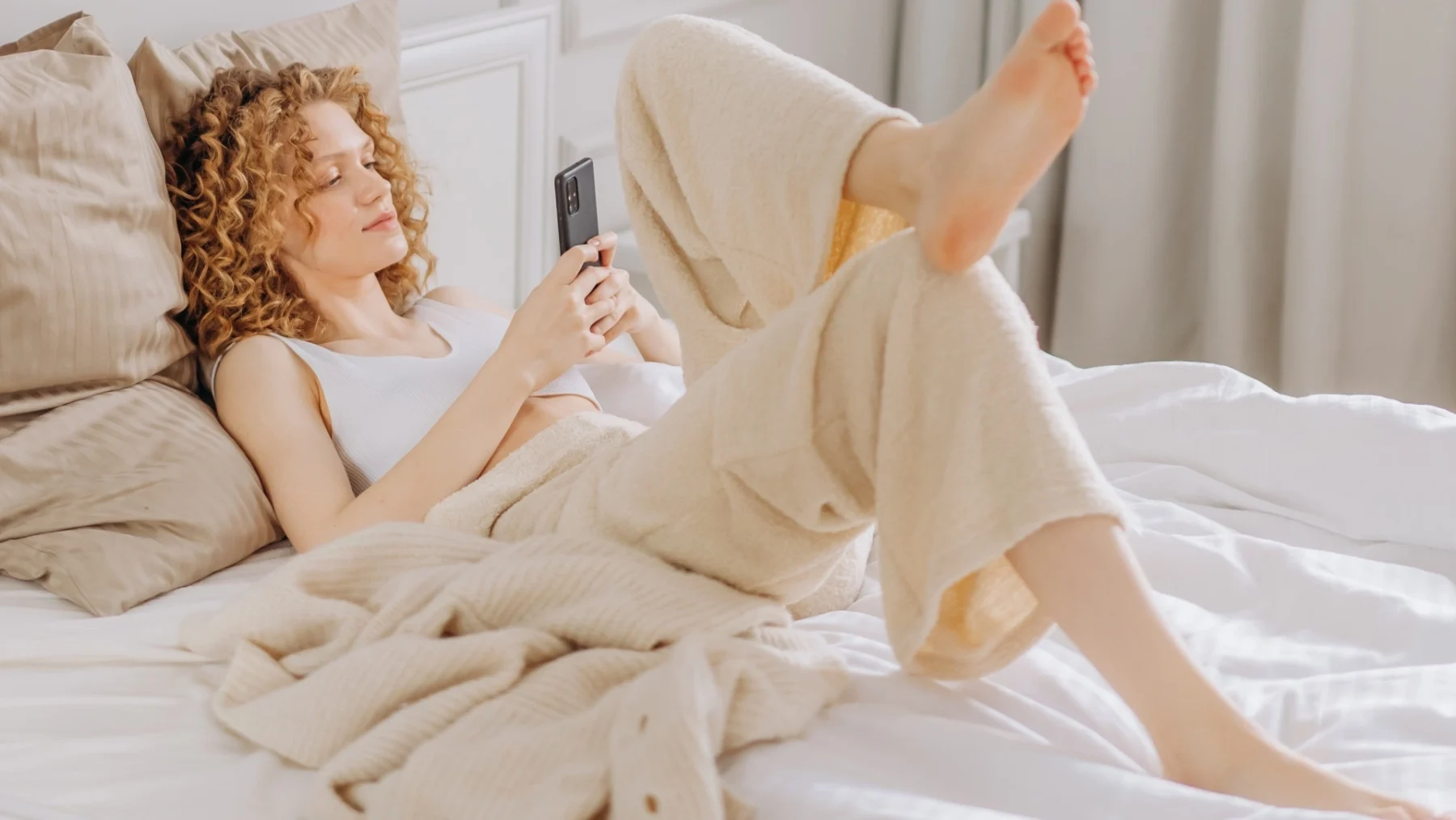 Larissa's dochter (19) stuurt haar moeder (53) een Tikkie voor de kapper: 'Eigen geld op aan kleding'